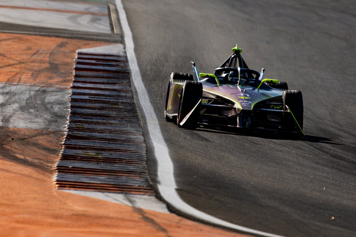 Timo Pape tweet media