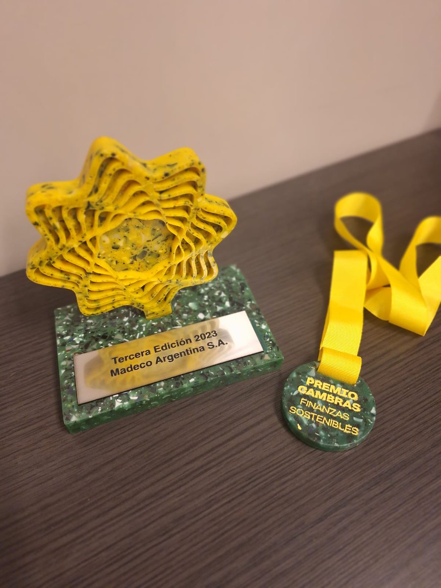 GrupoMariva's tweet photo. Felicitaciones Madeco Argentina S.A. por resultar ganadores del premio CAMBRAS 2023 en la categoría "Organizaciones Movilizadoras de Financiamiento Sostenible" .👏🏼. Fue un placer representarlos en esta premiación.
#Ewar #BonoVerde #Pyme #EmpresaBCertificada #PremiosCambras2023 https://t.co/AEX88LPwxB