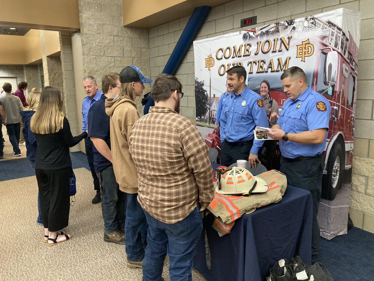 EvansvilleFD's tweet photo. We are having a great morning speaking to the potential next generation of firefighters. @SICTC https://t.co/H3e8OmOJGT