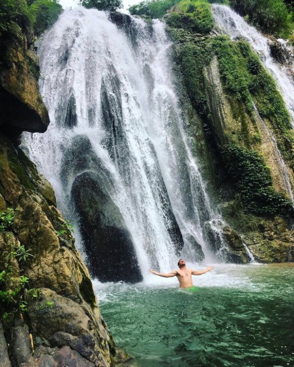 vietnamtravel20's tweet photo. Feel inspired by nature's beauty and explore the majestic grandeur of Go Lao waterfall! #GoExploring #Maichauvalley #Maichau #Saolatours #Saolavietnam https://t.co/ryz3agn7HT