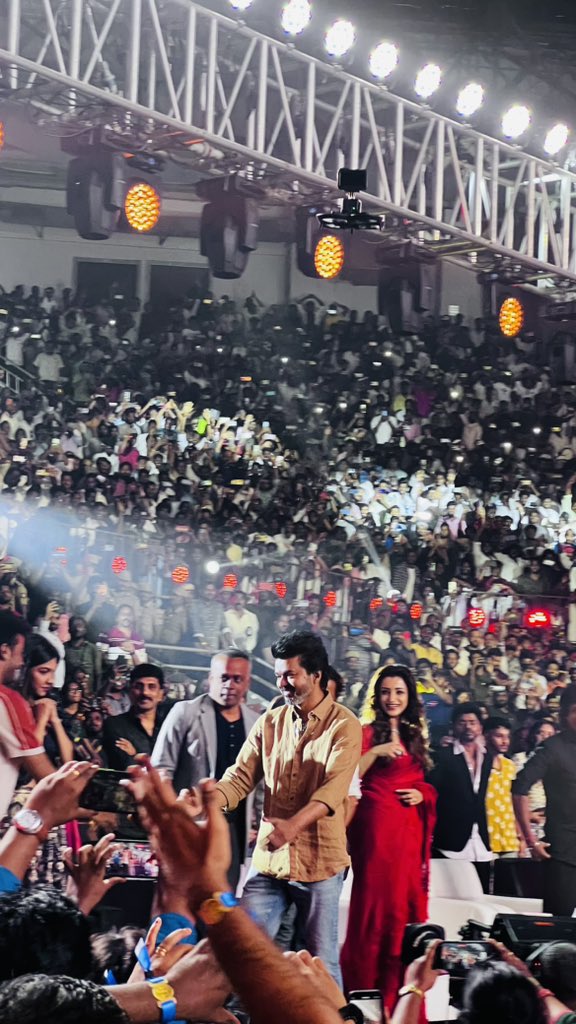 AbGeorge_'s tweet image. THALAPATHY VIJAY ENTRY 🔥🔥🔥

#Leo Success Meet