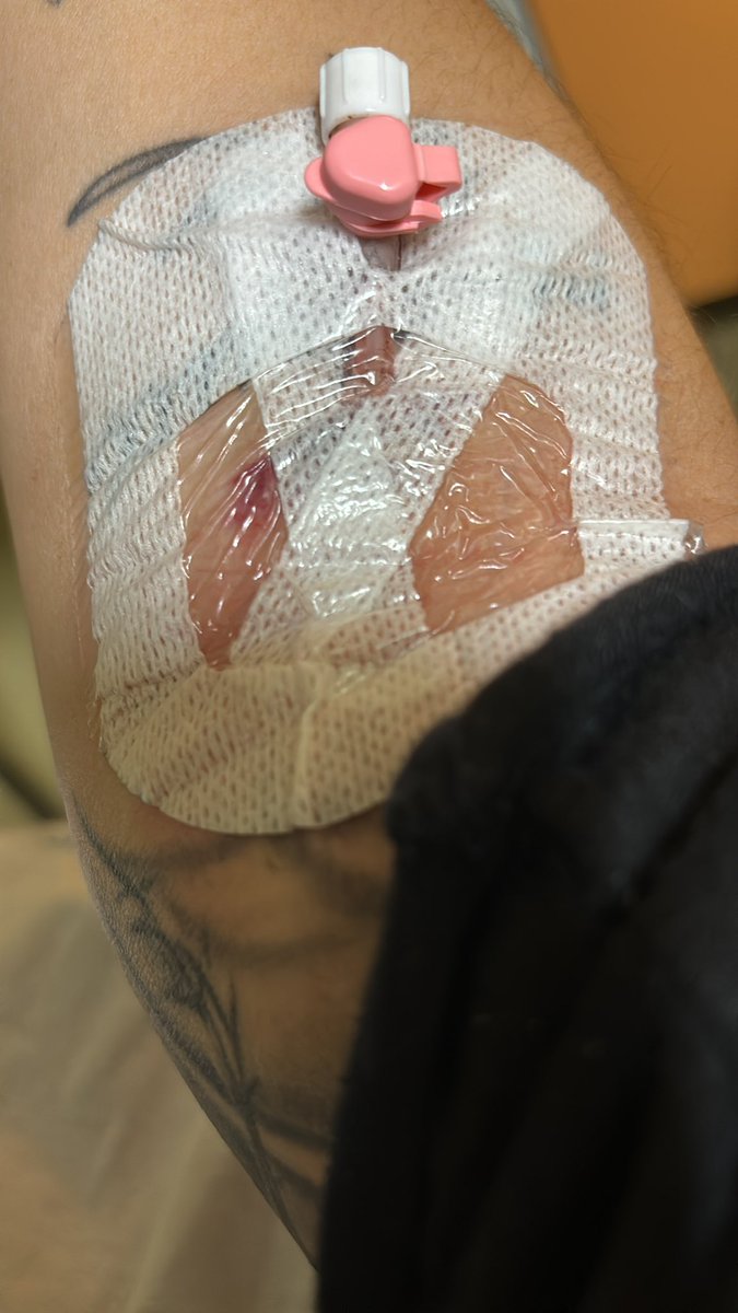 eroCAROLina  tweet media