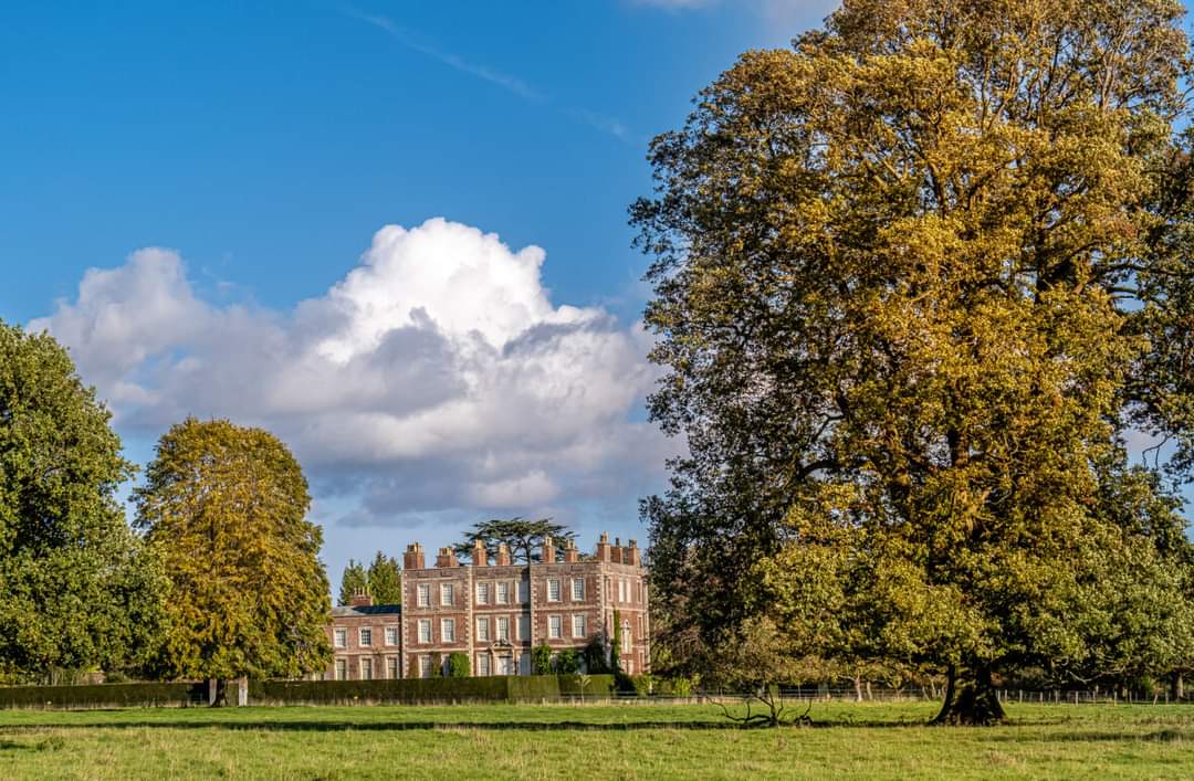 The house at Gunby is now closed until our 'Christmas at The Movies' event, Sat 3 - Sat 23 December, but you can visit the gardens and wider estate throughout the autumn and winter months!

Find out more about our Christmas event here &gt; shorturl.at/xGRV4

📸 David Dales