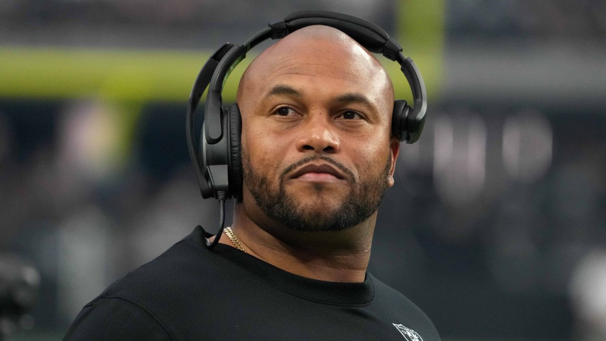 JUCO Football Frenzy (@jucoffrenzy) on Twitter photo .. #Raiders are planning to name LB coach Antonio Pierce as their interim head coach.
Coach Pierce Played at <a href="/mtsacfootball/">Mt. SAC Football</a> and <a href="/ArizonaFBall/">Arizona Football</a>
#JUCOPRODUCT .. #Raiders are planning to name LB coach Antonio Pierce as their interim head coach.
Coach Pierce Played at <a href="/mtsacfootball/">Mt. SAC Football</a> and <a href="/ArizonaFBall/">Arizona Football</a>
#JUCOPRODUCT