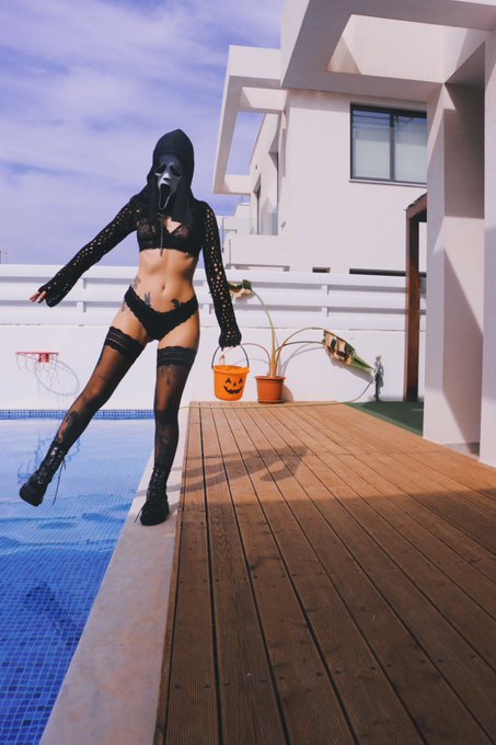 what&rsquo;s your favourite scary movie? 🎃👻 https://t.co/Qm8LoQNnRl<a href="/tag/mvsales"class="tags"><span>#mvsales</span></a>