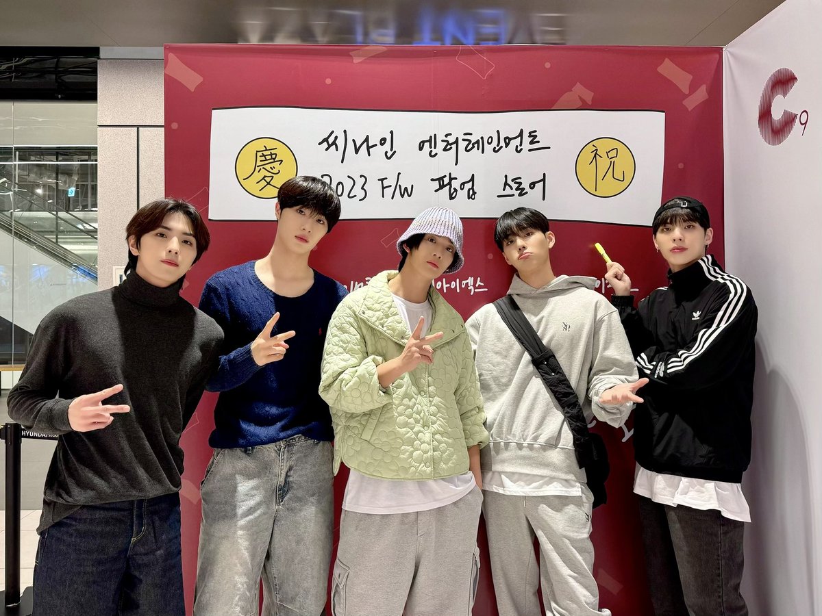 CIX_Official's tweet photo. CIX도 즐기고 간 팝업스토어!
FIX들도 어서 방문해 CIX의 메세지를 찾아보세요💙

#CIX #씨아이엑스 #BX #승훈 #배진영 #용희 #현석 #에버라인 #EVERLINE https://t.co/P78BtsrWiK