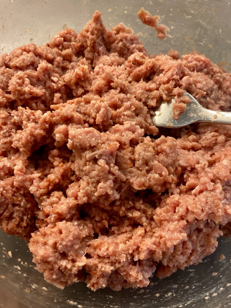 KrisBlackRose's tweet photo. @CaryKelly11inspired me to use #groundbeef and so I prepared my own steak haché today. I made the #sauce from the remaining butter, beef juice and some broth. Heavenly! #noprocessedfood https://t.co/Egg02lUJcv