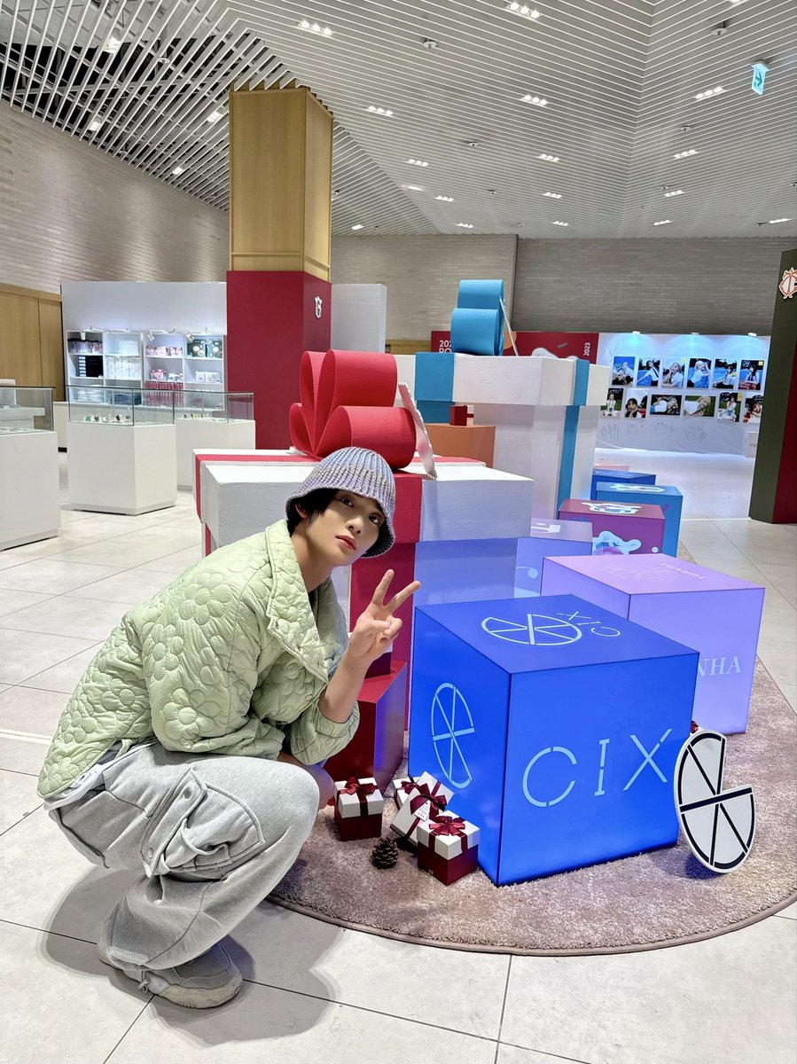 CIX_Official's tweet photo. @ 2023 C9 POP-UP STORE in 더현대 서울

#CIX #씨아이엑스 #BX #승훈 #배진영 #용희 #현석 #에버라인 #EVERLINE https://t.co/1MvdjddYhB