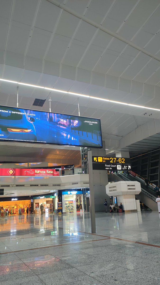 nikhil_thakre03's tweet photo. One of the best &amp; the cleanest airports in India #DelhiAirport #IndiraGandhiInternationalAirport ✈️
#traveldiaries #DelhitoPune #businesstrip https://t.co/u9e56G0Xk6