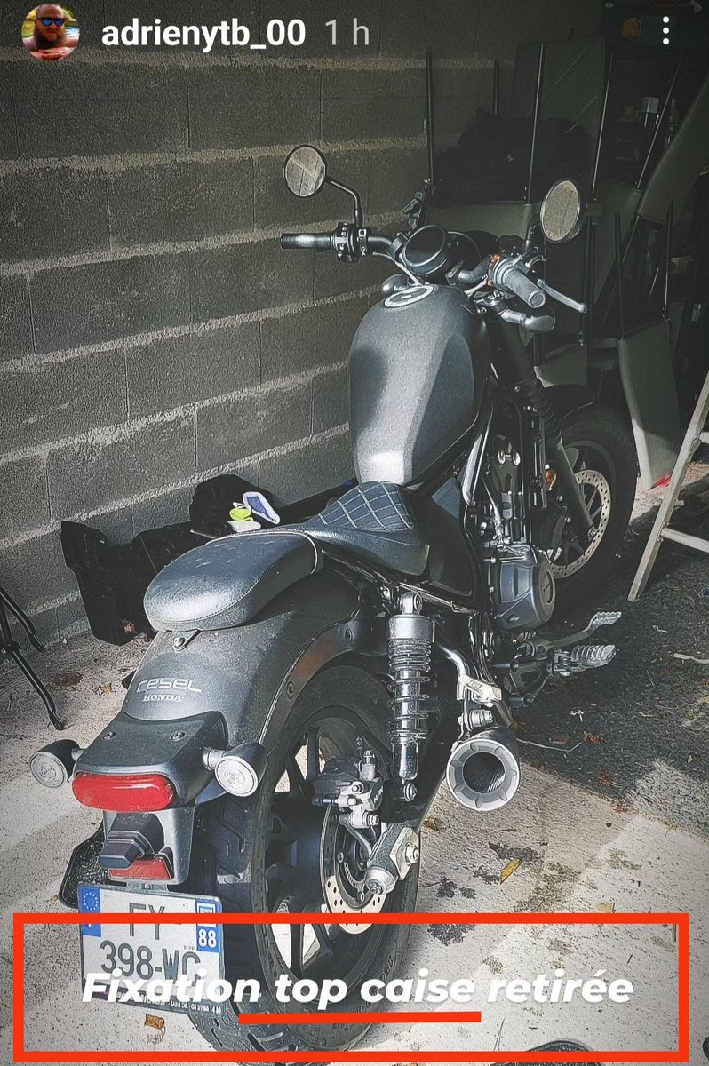 mcirb2's tweet photo. #adrienytb se prend pour le plus grand #motard des Vosges mais ne sait même pas écrire correctement #TopCase c'est dire le niveau du mec, en fin de compte il se croit intelligent alors que c'est un bouffon 🤡 https://t.co/ks2kod4Q5B