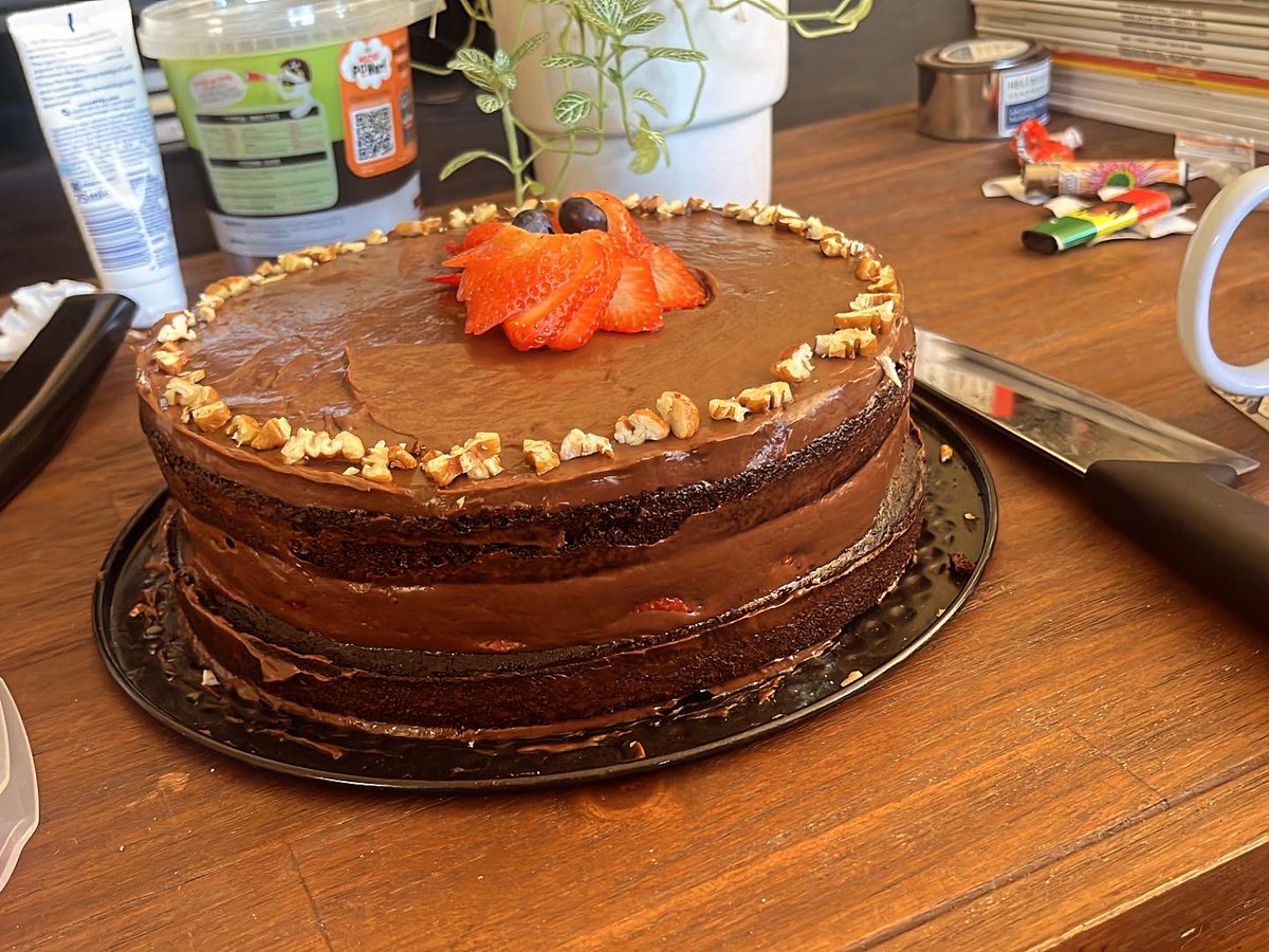 chunky_delights's tweet photo. Delicious Naked Chocolate Cake.

Moist chocolate cake with a dark chocolate crème pat frosting. With berries and pecan nuts to decorate ❤️

#chocolatecake #moistcake #chocolatelover #berries #cakes #pastrychef #baking #smallbusiness #startupbusiness https://t.co/4G1pCX4J0Z