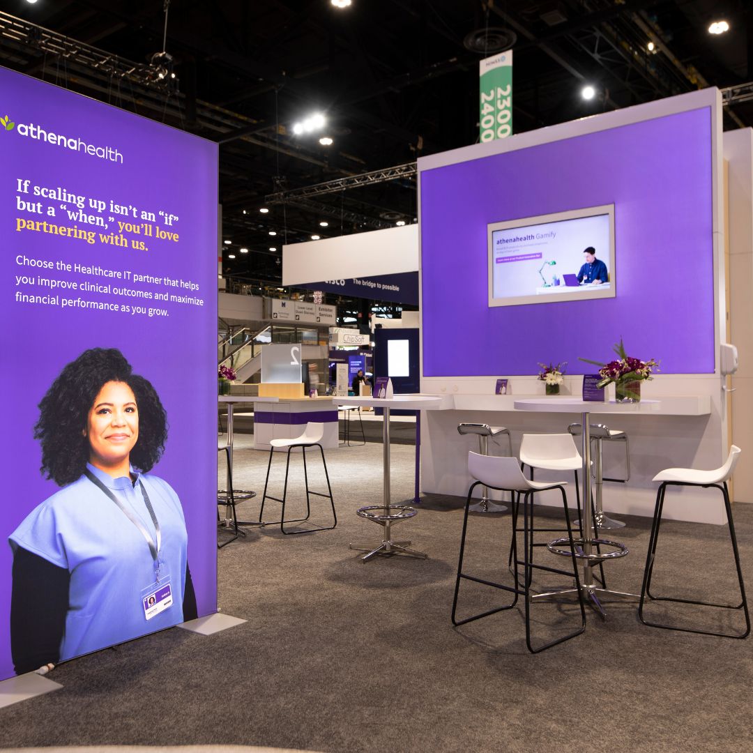 MaverickExhibit's tweet photo. Let’s take a moment to appreciate our client’s exhibit at #HIMSS23. This 6,000 square foot exhibit allows for good traffic flow, multiple meetings and demonstrations.
Talk about an immersive experience 🤩🎉 

#TradeShowDesign #TradeShowBooth #CustomDesign #EventMarketing #Medtech https://t.co/plzlvtIUFH