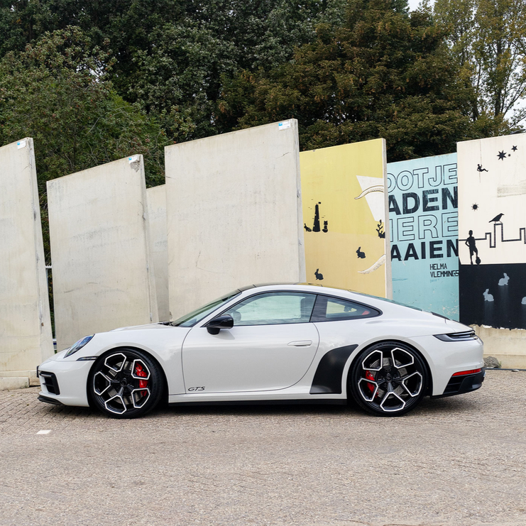 BaanVelgen's tweet photo. Porsche 992 GTS, including the BC Forged EH-T01 wheels, H&amp;R Lowering Springs for that perfect stance, and an IPE Exhaust system.

#Porsche992GTS #BCForgedWheels #HRLoweringSprings #IPEExhaust #LuxuryCars #CarLovers https://t.co/ZJ8DWjiv5h