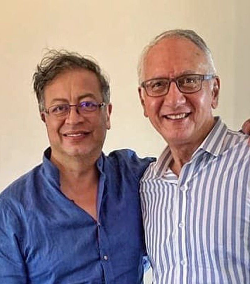 JCFloriant's tweet photo. Mientras Petro le ordena al ministro de salud, decir en @CaracolRadio, que el gobierno le ha pagado todo a Sanitas...
El ADRES en su reporte de octubre dice que a Sanitas no le giraron un solo peso.
EL CAMBIO ERA QUEBRAR LA SALUD Y DEJAR MORIR LA GENTE. https://t.co/jCIUKhgJZV