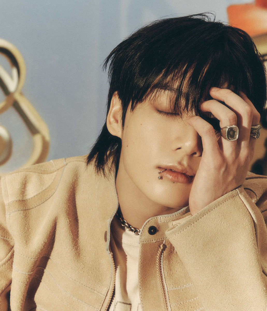 MAIN TRACK MV TEASER SOON
GOLDEN IS COMING
JUNGKOOK IS COMING
#GoldenByJungkook
#JungKook_GOLDEN