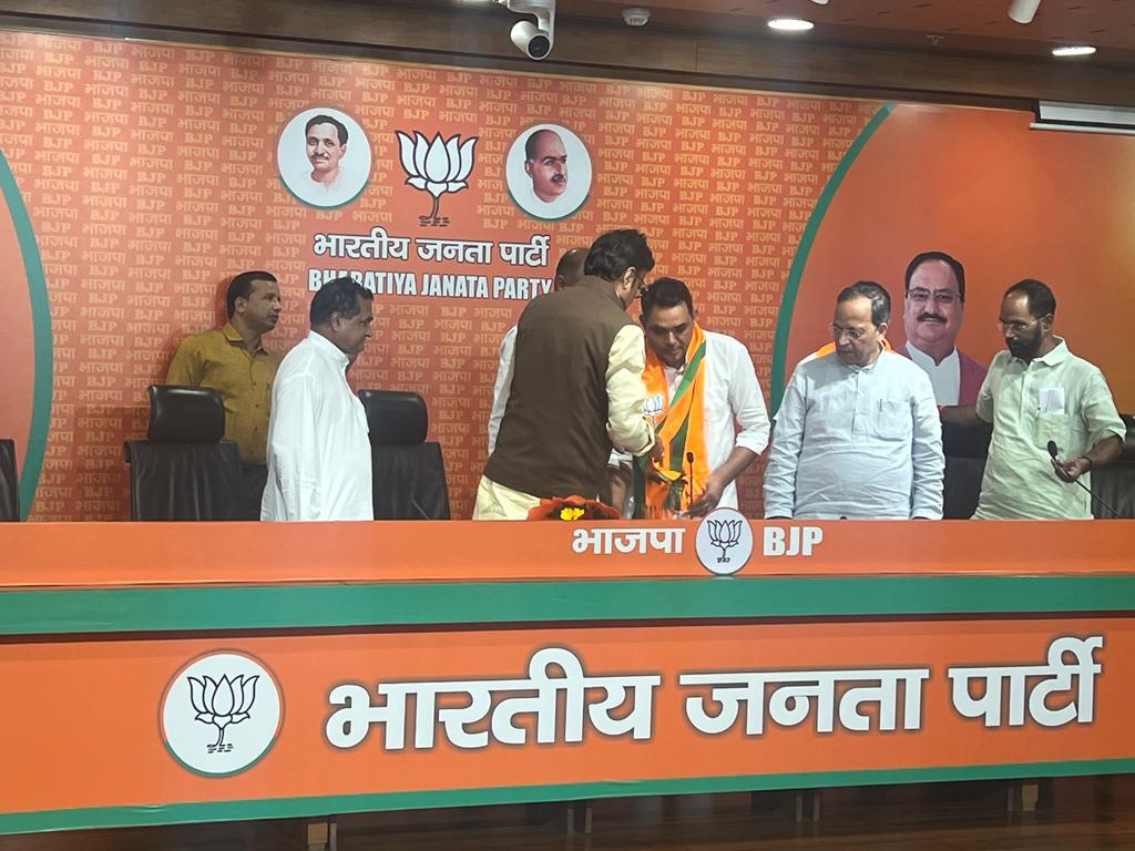 Rajendra4BJP's tweet photo. माननीय प्रधानमंत्री श्री @narendramodi जी के करिश्माई नेतृत्व और व्यक्तित्व से प्रभावित होकर विश्व के सबसे बड़े राजनीतिक दल भारतीय जनता पार्टी में शामिल होने पर श्री दर्शन सिंह जी गुर्जर, श्री सुभाष जी मील और श्री उदयलाल जी डांगी का हार्दिक स्वागत एवं अभिनंदन। आप सबके आगमन से भारतीय जनता पार्टी को विधानसभा चुनाव में मजबूती मिलेगी। 
#आ_रही_है_भाजपा