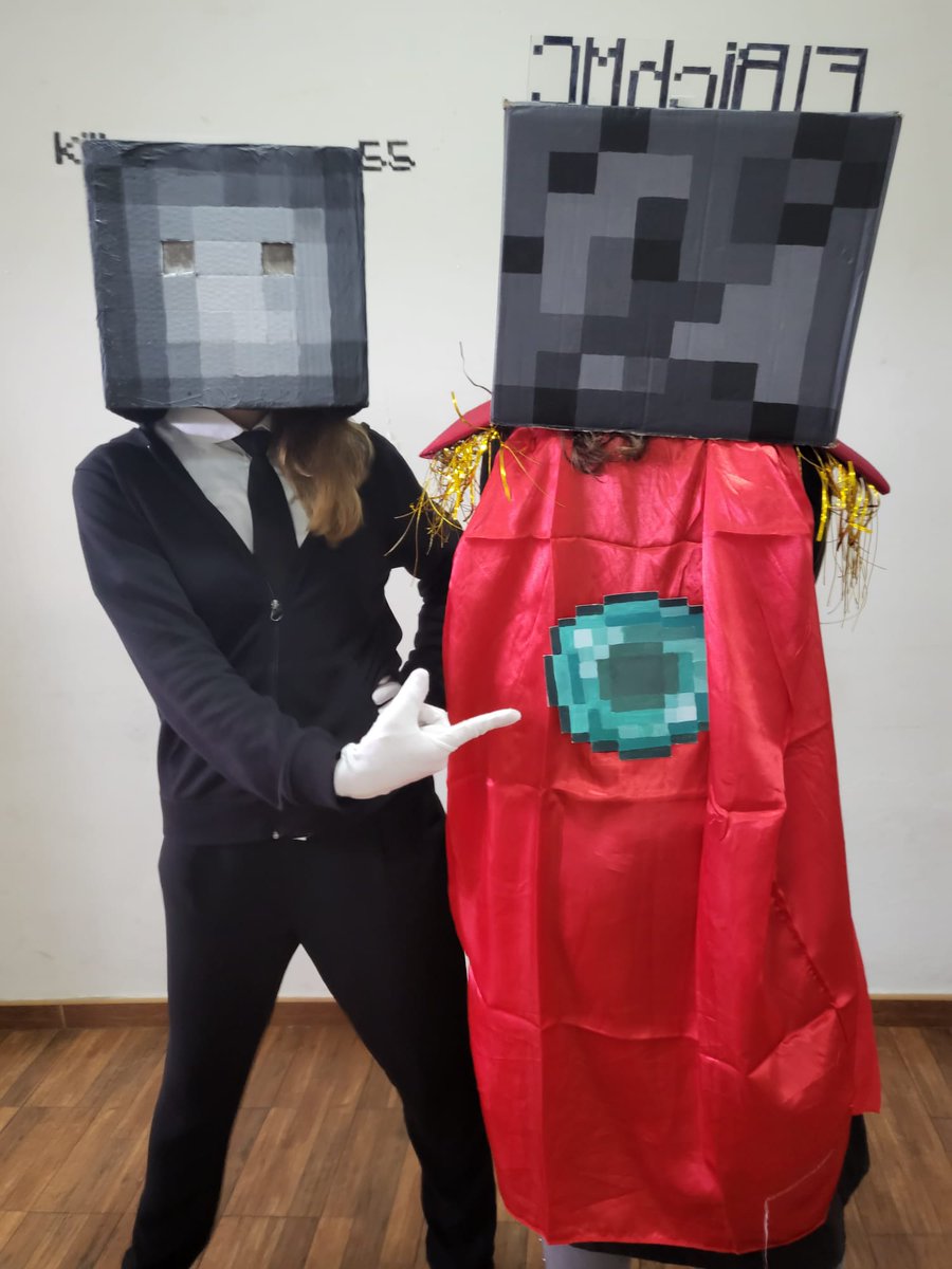 piinkueart's tweet photo. Creo que este Halloween ganamos nosotras #elrichmc #killercreeper_55 #Minecraft https://t.co/AlGc9U9BSm