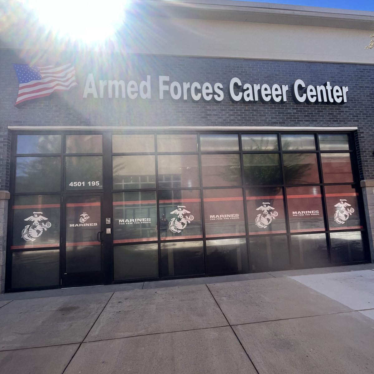 gohackworth's tweet photo. Window graphics for the Armed Forces Career Center ❤️🤍💙 #windowperf #etchedvinyl #windowgraphics #doorgraphics #storefrontgraphics https://t.co/1Q4inw5z8L