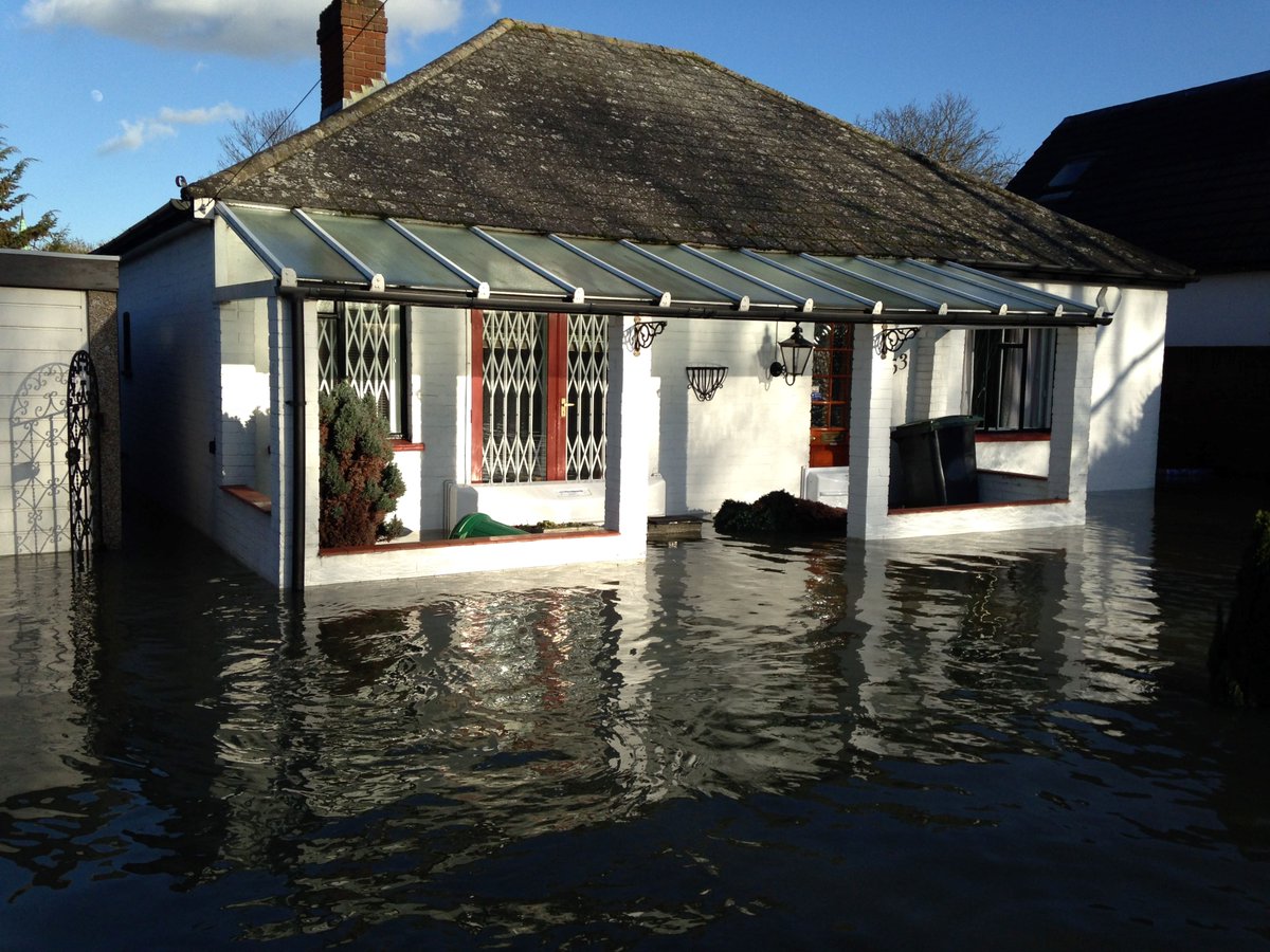 With over 1000 properties flooded by Storm Babet, and Storm Ciarán hitting this week, CIWEM is offering a free 10-hour training for people affected. Prepare, recover and better-protect your home: ow.ly/WHZU50Q30jm @BBCnews @ITVnews @SkyNewsBreak