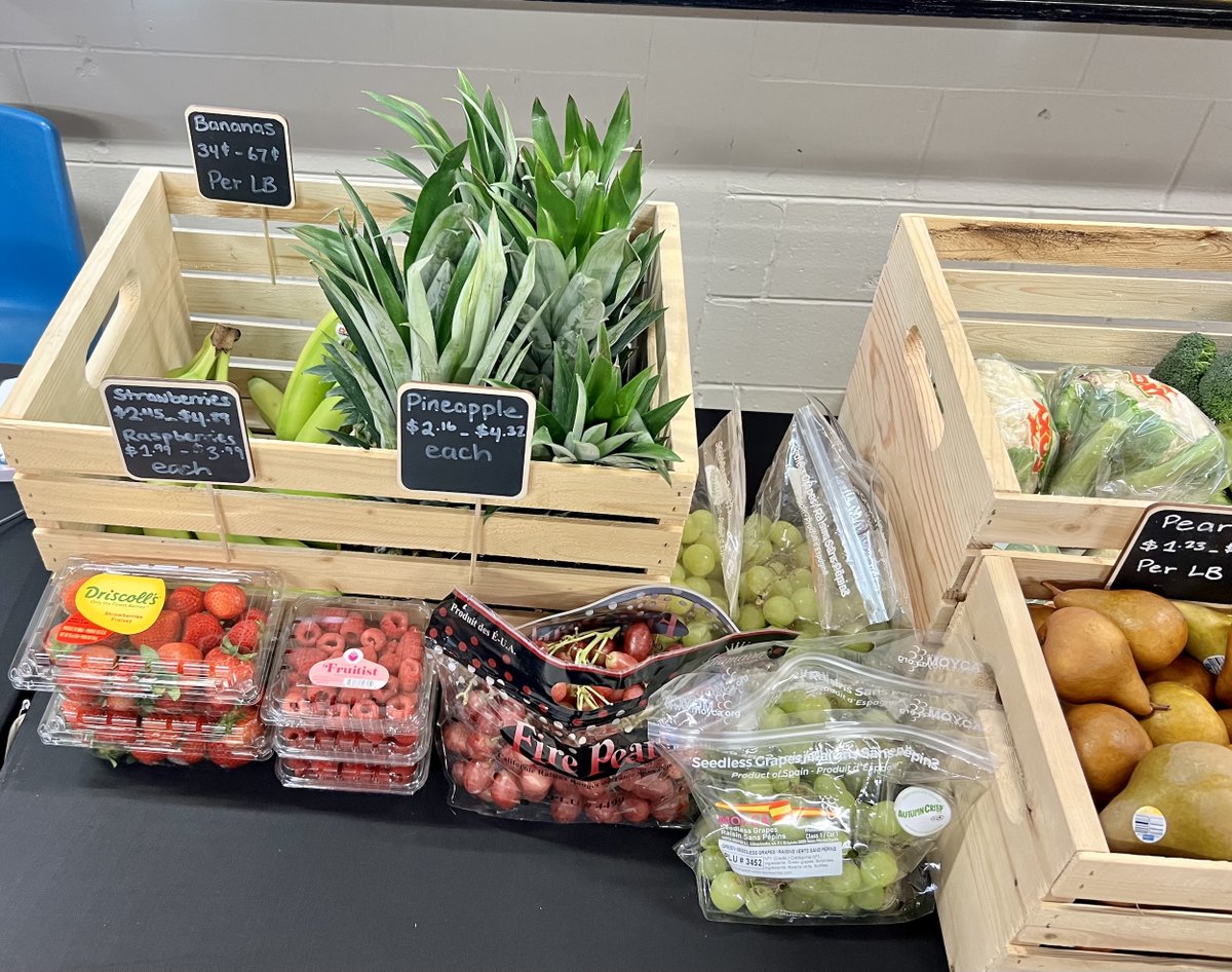 orangevillefood's tweet photo. TODAY!!! We will be back in Shelburne today from 3pm-7pm at the Centre Dufferin Recreation Complex. π
π₯π₯¬π₯¦
Neighbours Community Market is a sliding-scale weekly produce market that strives to make fresh food more accessible to everyone
#Shelburne #FreshProduceForAll #Community https://t.co/sPhdkQ7WKc