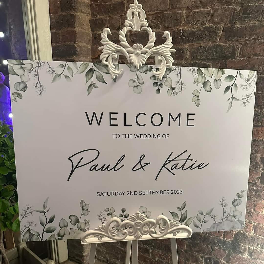🏩 With wedding season over for us this year, we thought we'd share some of the designs and prints that we've done throughout 2023... Including for our own wedding 😃 #design #signs #wedding #weddingstationery #weddingsigns  #brideandgroom #welcomesign #tableplan #weddingdecor