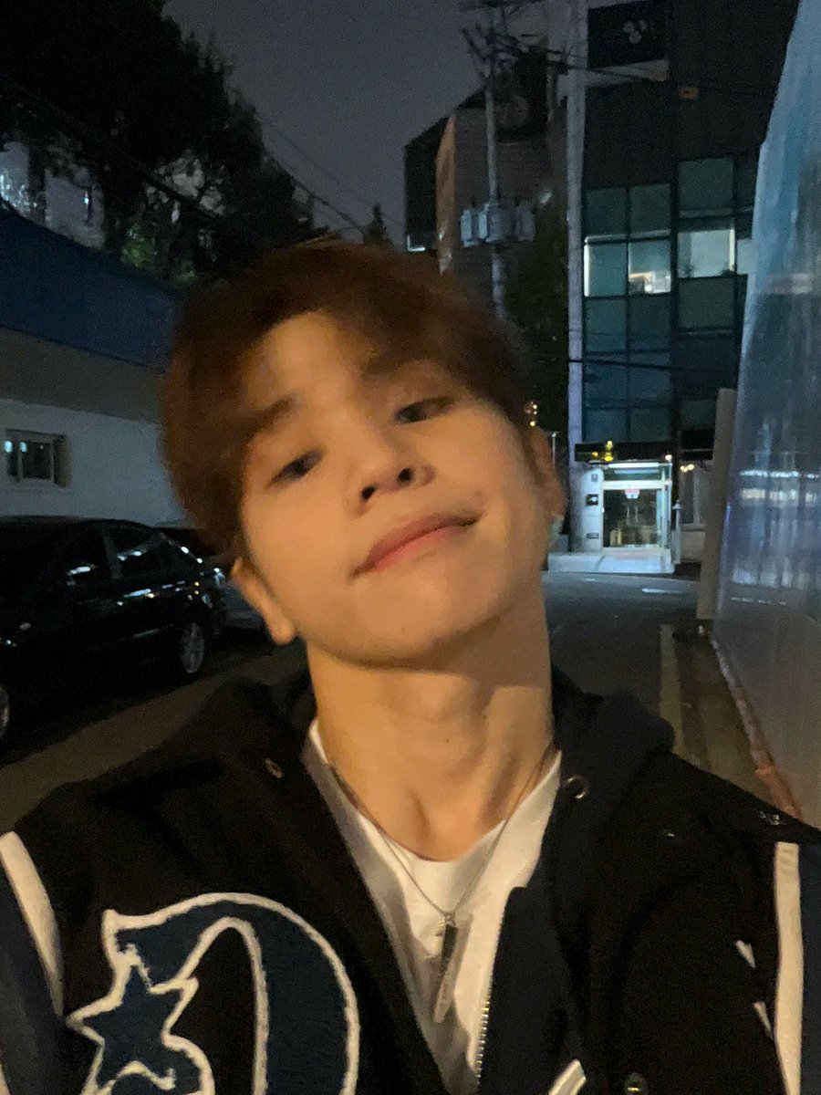 [🐲] thank you for tuning in everyone! i think i'll be talking to you a lot more frequently from today so please look forward for moooore ~ what did you think of "mature vinci" today? 🧐

#HORI7ON #호라이즌 #VINCI #빈치