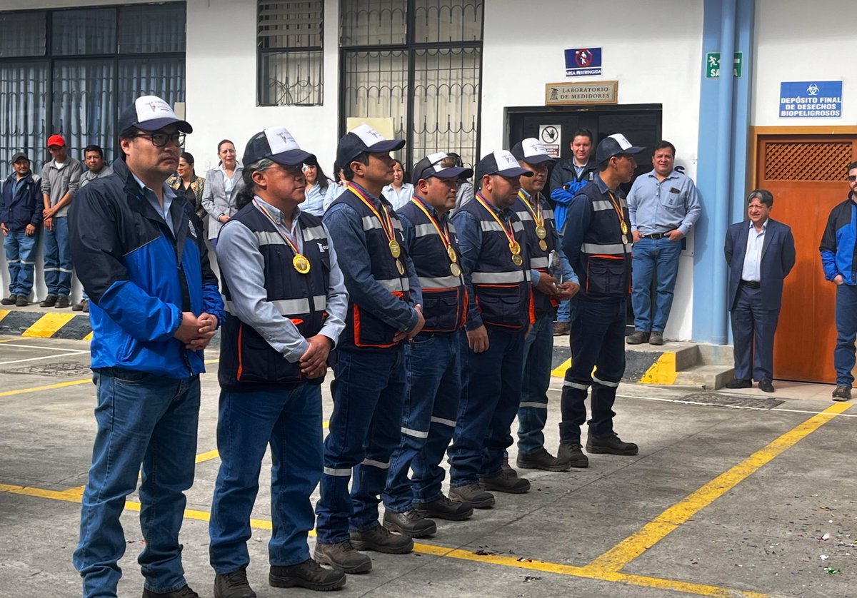 🔴Ahora | A través de un acto conmemorativo, la EERSSA recibe a la cuadrilla que representó en la primera Competencia Nacional de Linieros organizada por la <a href="/EcuacierEc/">ECUACIER</a>, quienes resultaron ganadores 🤩🥳💪. 

Fueron 5 delegados de la institución quienes demostraron sus destrezas.