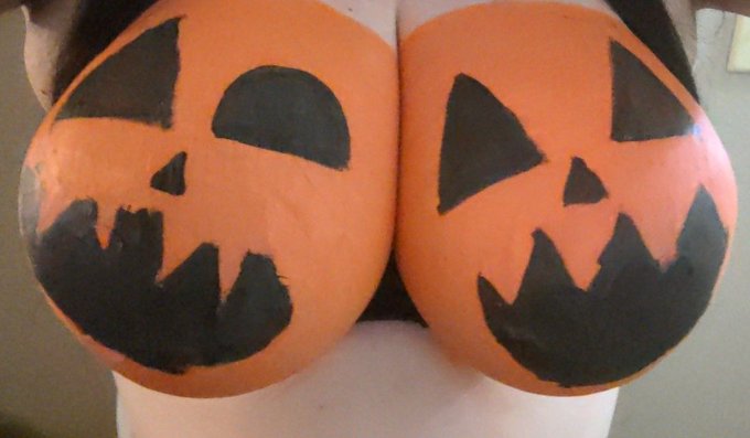 Happy Halloween ^.^ https://t.co/E0GWYof82P<a href="/tag/camgirl"class="tags"><span>#camgirl</span></a><a href="/tag/sexworker"class="tags"><span>#sexworker</span></a><a href="/tag/onlyfans"class="tags"><span>#onlyfans</span></a>