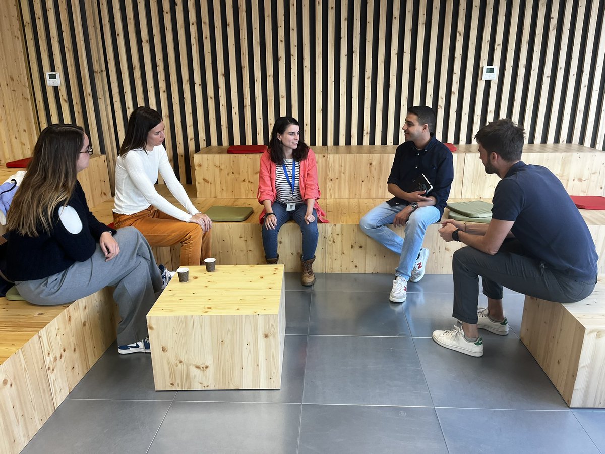 jordipicasv's tweet photo. Compartint projectes, reptes i valors amb els responsables d’innovacio de la @MWCapital i @SuaraLab @suaracoop #benestar #economiacurcular #Tecnología #humanismedigital https://t.co/DpWNWpeiar