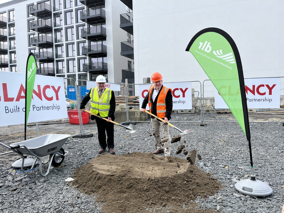 DarraghOBrienTD's tweet photo. Delighted to join @dlrcc to turn the sod (sand!) on 88 affordable cost rental &amp; social homes at St. Laurence’s Park in #Stillorgan. 
Plans very impressive on what is a difficult site. Look forward to seeing it progress. 

#HousingforAll https://t.co/MEkhTImCYP