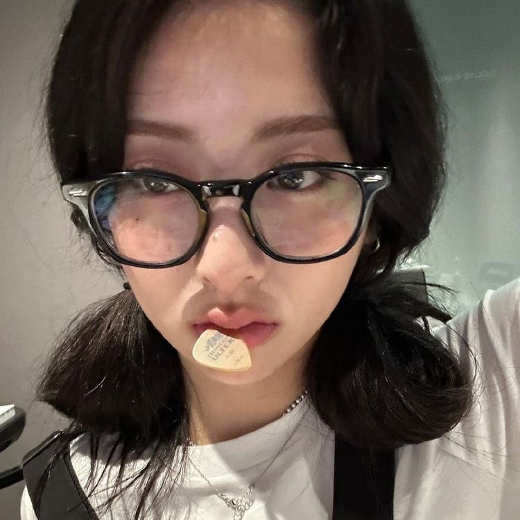 mdnightklay's tweet photo. 🌸— looking for interactive and bns moots  

✧  hiii ,  i’m KLAI !!
—  she /her | filo
— ults: svt, trsr, nct &amp; enha ! ♡
╰┈➤ all fandoms are welcome

— not new to #stantwt &amp; #bnstwt 

i fb !!
↺ / ♡ are highly appreciated, salamat very much !! 🌸 https://t.co/DkiiwbgXuh