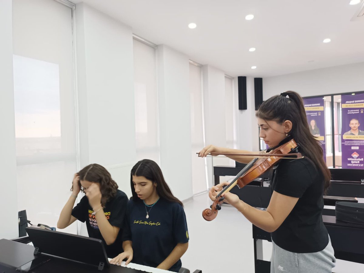 BHevsel's tweet photo. Öğrencilerimiz yeteneklerini keşfetmelerini sağlayan, fiziksel, zihinsel ve sosyal kapasitelerini arttıran #master6 kulüp saatlerinde çalışmalarına devam ediyor. 

❤️💙
#bahçeşehirkoleji  #bkdiyarbakır https://t.co/nEOO95eeFG