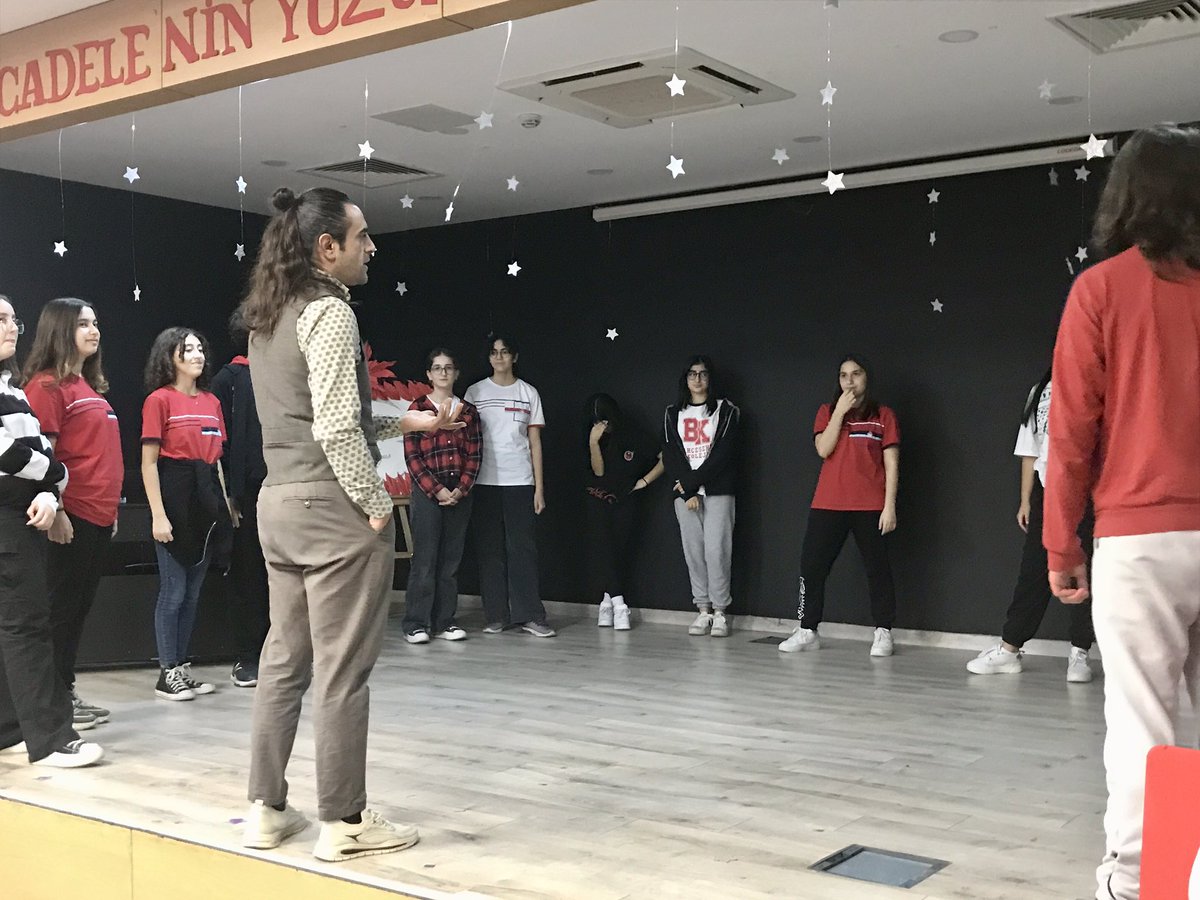 BHevsel's tweet photo. Öğrencilerimiz yeteneklerini keşfetmelerini sağlayan, fiziksel, zihinsel ve sosyal kapasitelerini arttıran #master6 kulüp saatlerinde çalışmalarına devam ediyor. 

❤️💙
#bahçeşehirkoleji  #bkdiyarbakır https://t.co/nEOO95eeFG