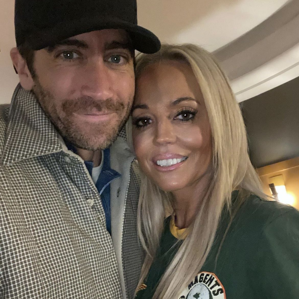 #JakeGyllenhaal #Paris2023 jake was in Paris having lunch with Rita Ora when he very kindly had his photo taken with a South African fan of his who was visiting Paris