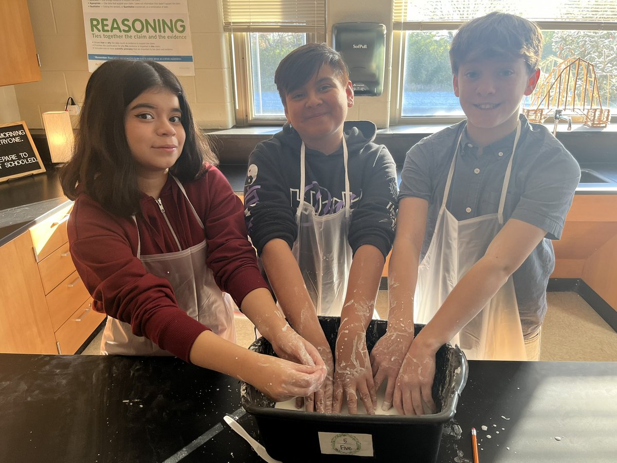 ScienceSnyder's tweet photo. Exploring states of matter by identifying a mystery substance #handsonscience @CMSFalcons200 @WoodstockD200 https://t.co/Ii5XaB1dBY