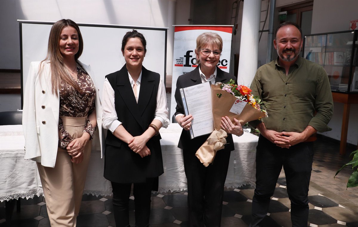 ParaguayTVHD's tweet photo. Asume nueva directora del @fondec
▶️Ana Martini, nueva directora del @fondec, en la ocasión se realizó la convocatoria #FONDEC Online 2024.
El evento contó con la presencia de la ministra de @cultura_py @OrtizSemidei y de los miembros del Consejo Directivo.
📺#PyNoticias https://t.co/5u7svMblrR