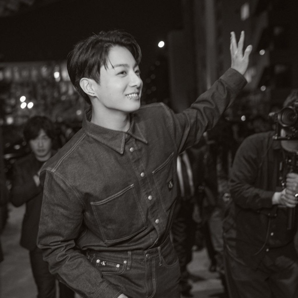 چیزی تا انتشار تیزر نمونده
ریپ+ریت بزنید
GOLDEN MAIN TRACK OFFICIAL MV TEASER OUT TODAY
GOLDEN MONTH WITH GOLDEN MAKNAE
ARMY READY FOR GOLDEN TIME
GOLDEN BY JUNGKOOK IS COMING
#Golden_Is_Coming #GoldenByJungkook