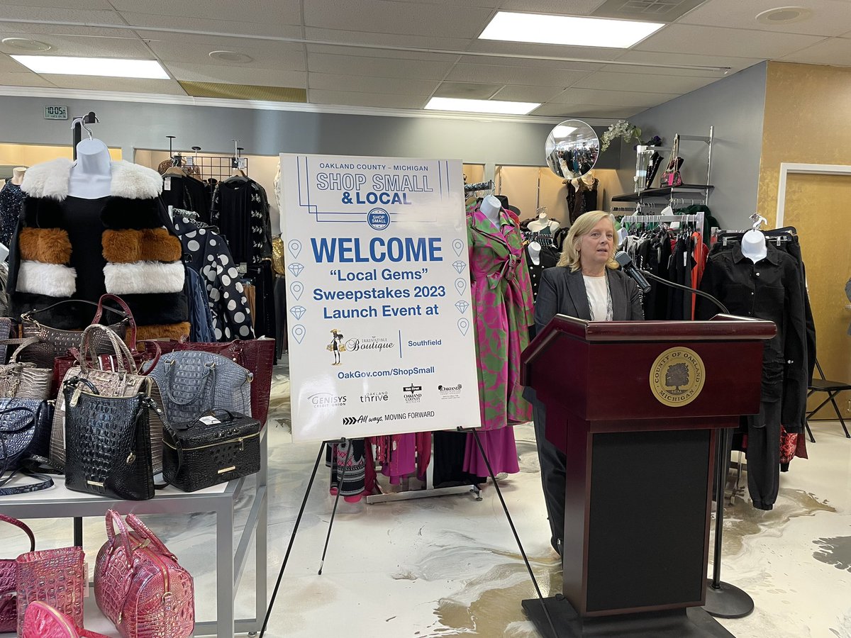 OakGovEO's tweet photo. Theresa Doan, Director of Social Responsibility at @genisyscu, joins us to show support for #LocalGemOC. Genisys is a sponsoring shopping bags, banners, and the sweepstakes prize money for the #OaklandCounty sweepstakes. https://t.co/EoazGbSEnd