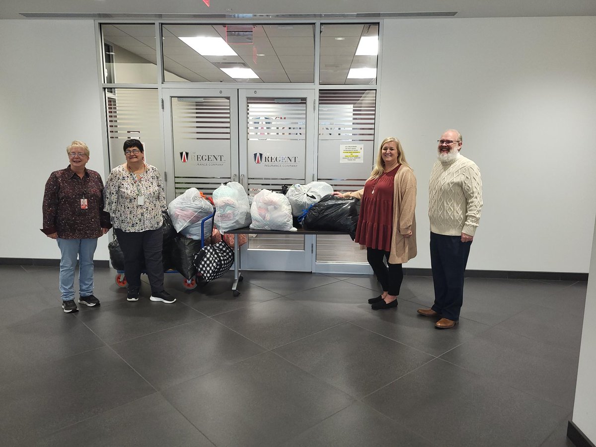 CARES4homeless's tweet image. Our Community truly CARES! Regent Insurance Agency, Mechanicsburg recently donated 18 bags of winter clothing to us! Pictured left to right is Deb Fackler, Diane Herr (both of Regent), CARES Executive Director Beth Kempf and Development Director Tim Settlemyer. #morethanshelter.