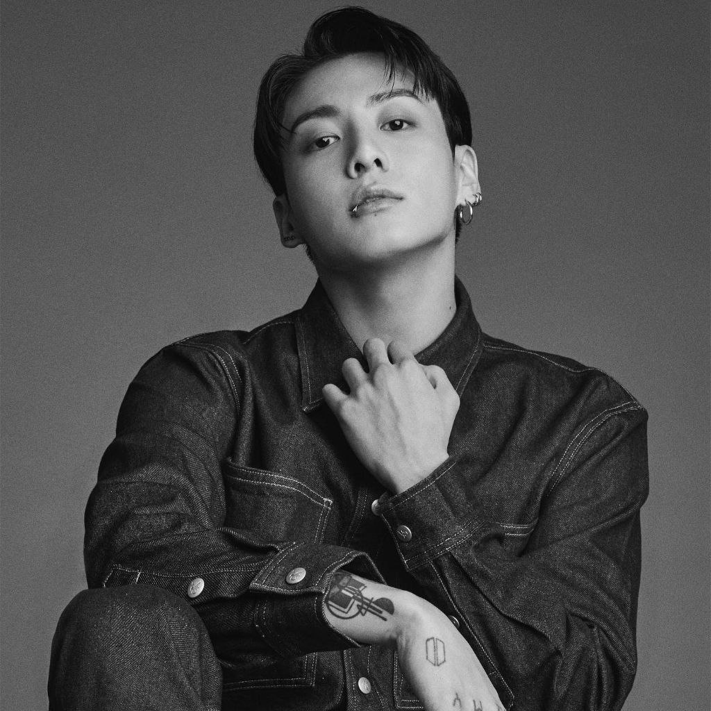 ترندینگ داریم آرمی
ریپ+ریت
MAIN TRACK MV TEASER SOON
GOLDEN IS COMING
JUNGKOOK IS COMING
#StandingNextToYou 
#GoldenByJungkook
#JungKook_GOLDEN