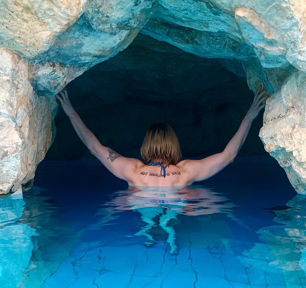 AkikoYuOfficial's tweet photo. Da war ich schwimmen 🥳
#swimming #swimmer #swimmingpool #swimmodel #tattoo #rücken #backside #felsen #steine #bad #baden #water #watersports #wasser #wasserfarben #blaueswasser #blaublaublau #standalone #schnappschuss #erinnerungen #memories #memory https://t.co/gTXwJZScWN