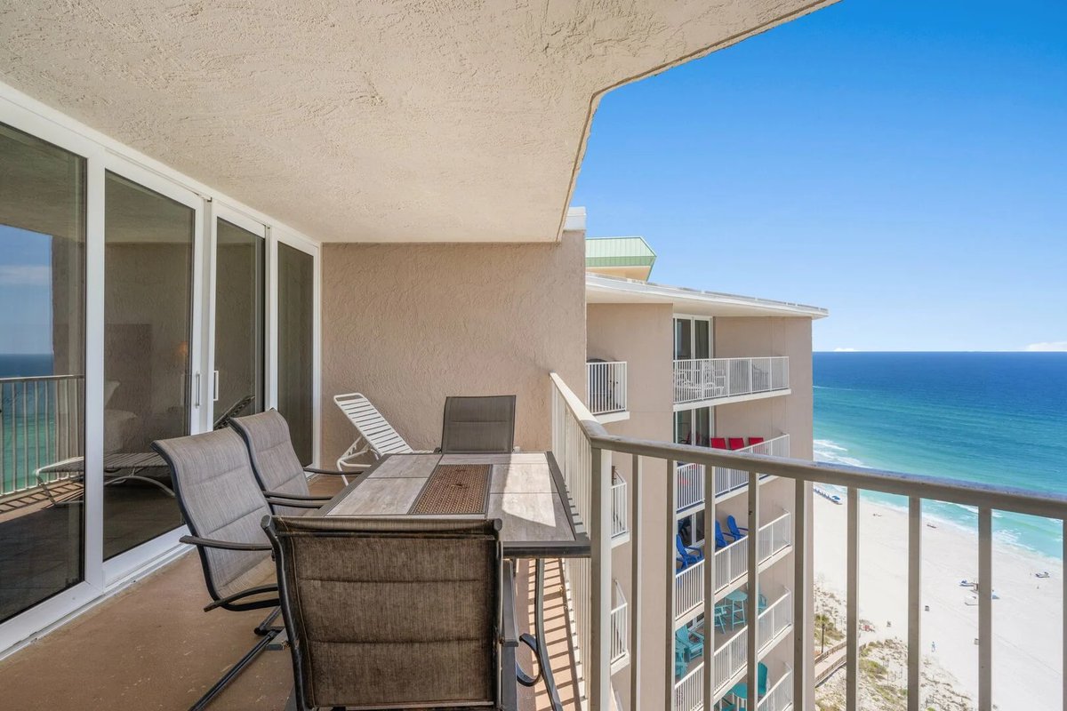 BirdsEyeViewFL's tweet photo. Pinkie Flamingo Welcomes You to Bird’s Eye View at Panama City Beach! King/2 Queens/Queen Sleeper Sofa, Sleeps 8. https://t.co/u79oUbhK1q https://t.co/fnJZCoeXUB