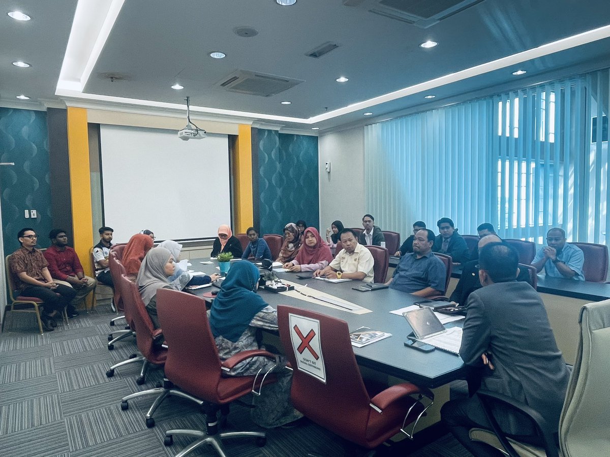 Sesi perkenalan Ar. Wan Mohammad Norshah bin Abdul Satar, Arkitek Penguasa bersama kakitangan Bahagian Arkitek JKR Negeri Selangor. 

Banyak cadangan serta pengalaman yang beliau kongsikan bersama bagi memantapkan Bahagian Arkitek agar terus cemerlang &amp; terbilang.

<a href="/JKRSelangor/">JKR Selangor</a>