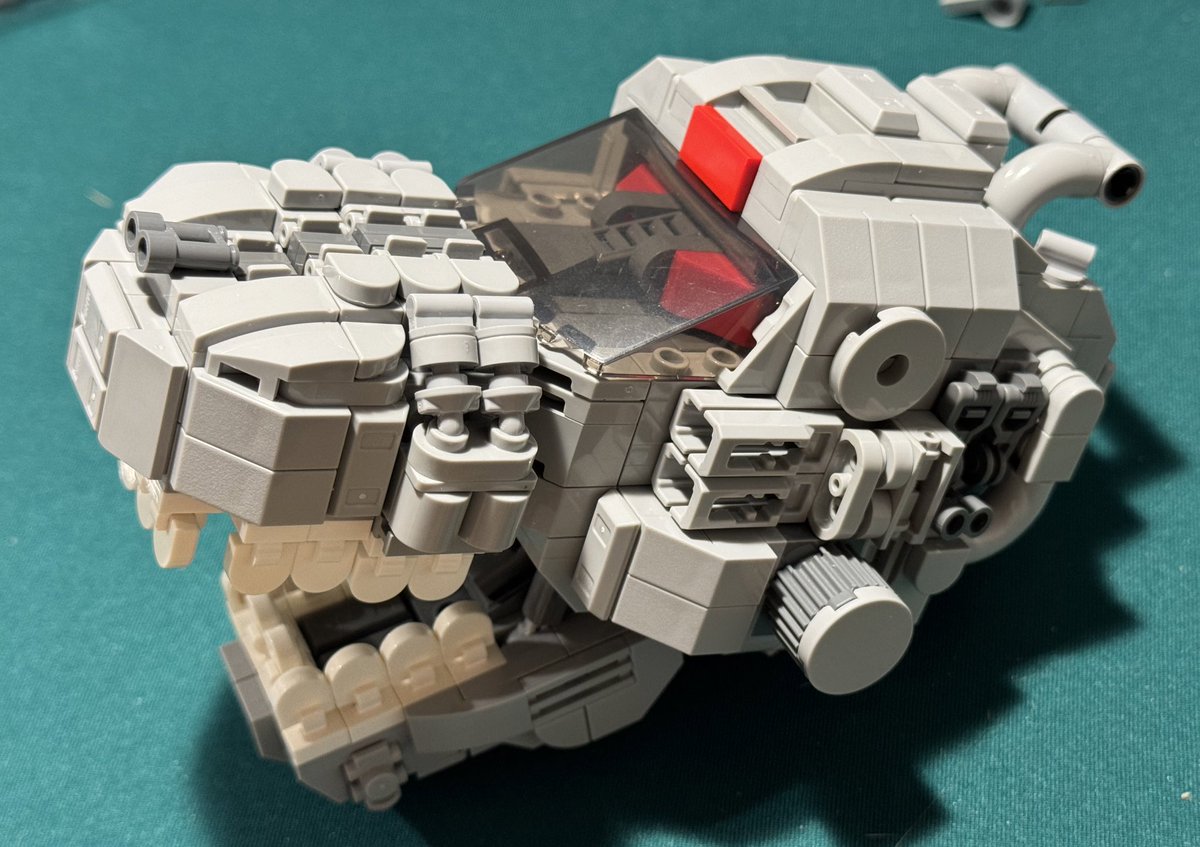 tonneru826lego's tweet photo. レゴジュラスの顔はコレにて一旦終了
パーツ揃い次第色合わせします。

とりあえず手なりで組んでみたけど似てるのかな？ https://t.co/vtKLi4y7Nd