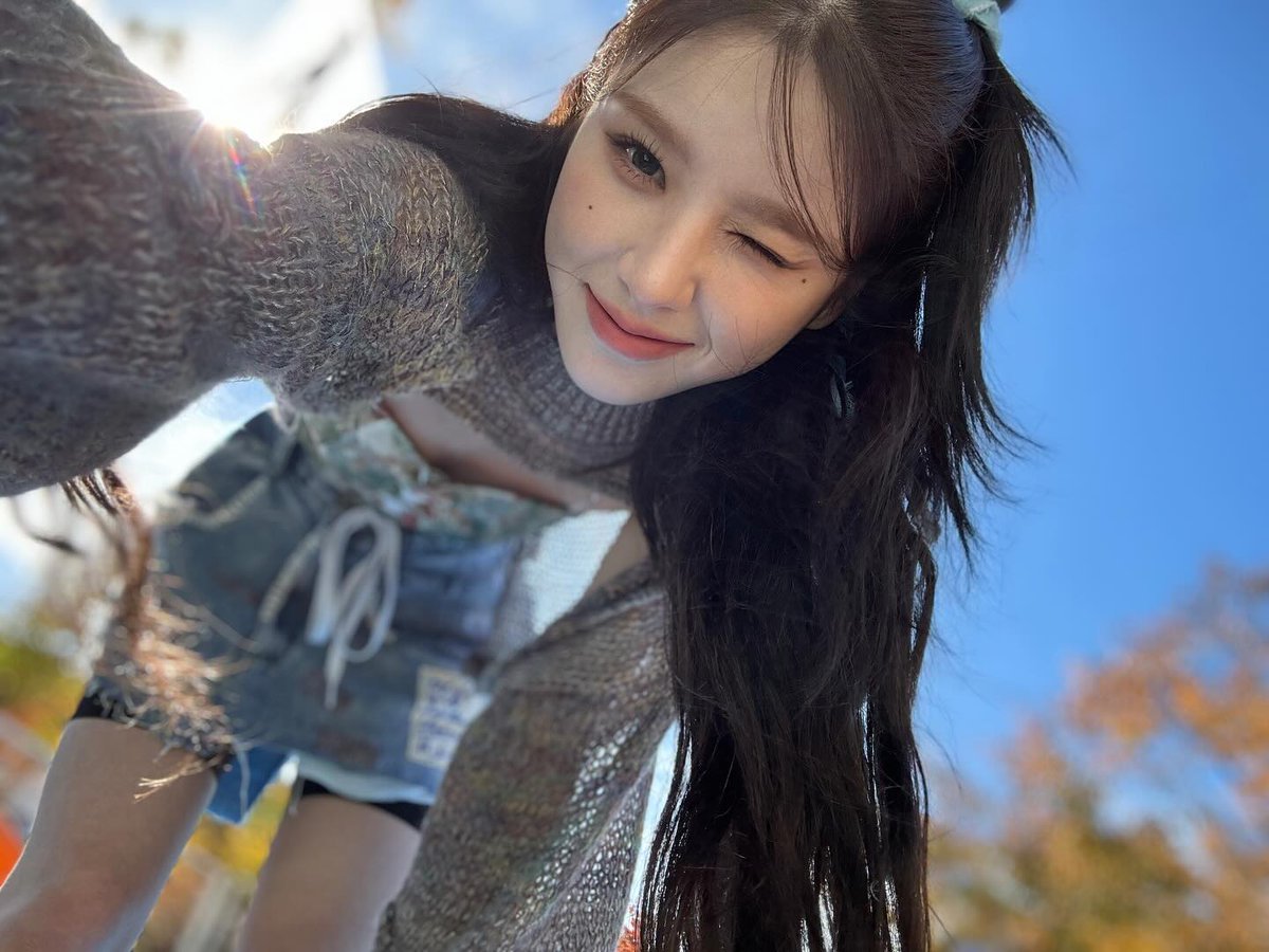 lovely_hee1019's tweet image. #희진 #HeeJin #ARTM
날씨보다 좋은건 너야 희진아🩷