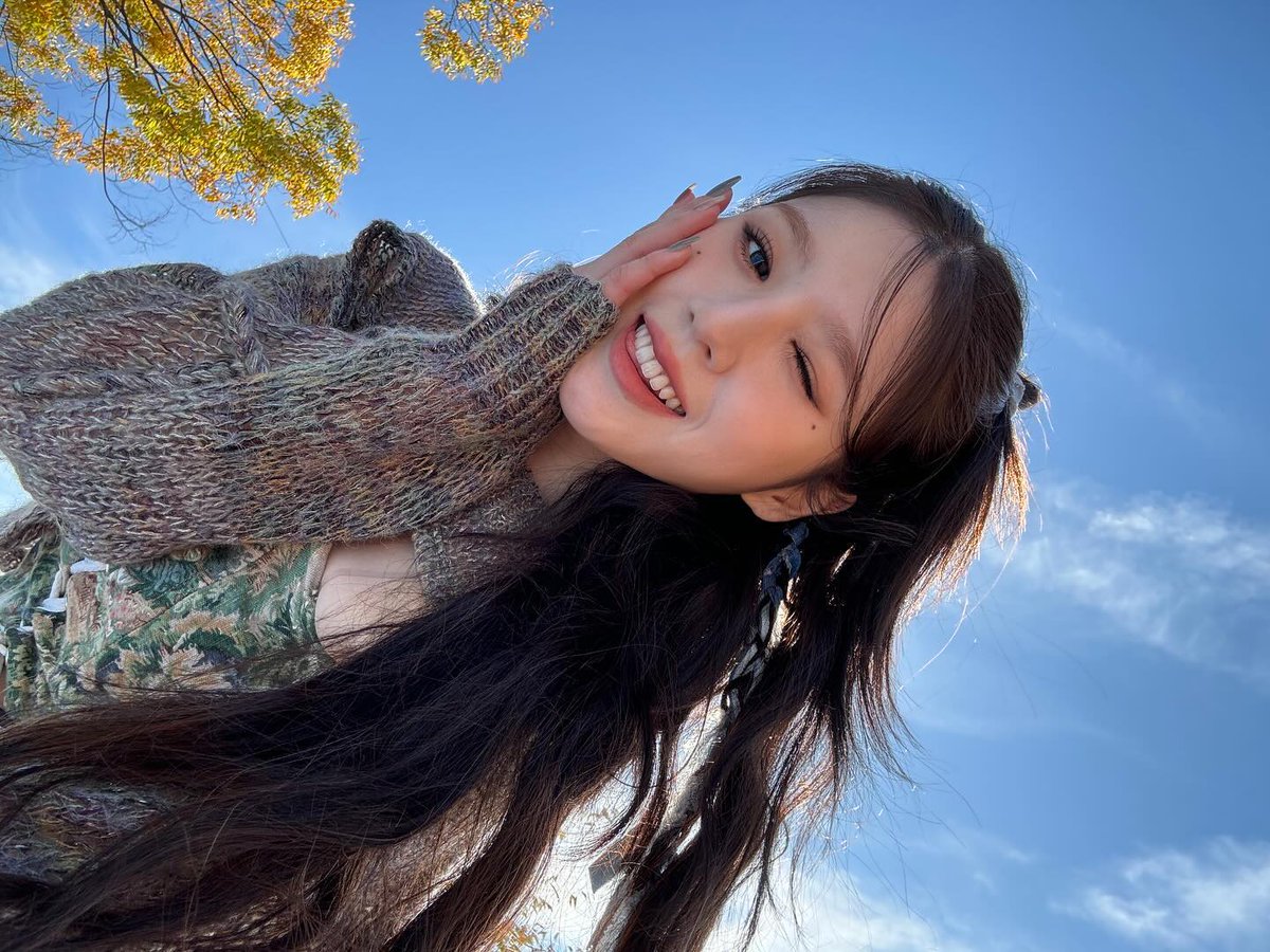 lovely_hee1019's tweet image. #희진 #HeeJin #ARTM
날씨보다 좋은건 너야 희진아🩷