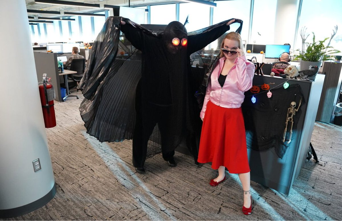 CarsonGroupLLC's tweet image. Our team is brewing up some great ideas this Halloween season! 🧙‍♀️🔮 Hoping everyone has a magical and spooktacular Halloween! #LifeAtCarson