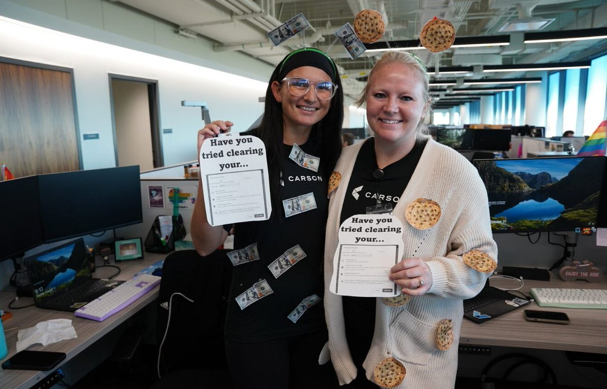 CarsonGroupLLC's tweet image. Our team is brewing up some great ideas this Halloween season! 🧙‍♀️🔮 Hoping everyone has a magical and spooktacular Halloween! #LifeAtCarson