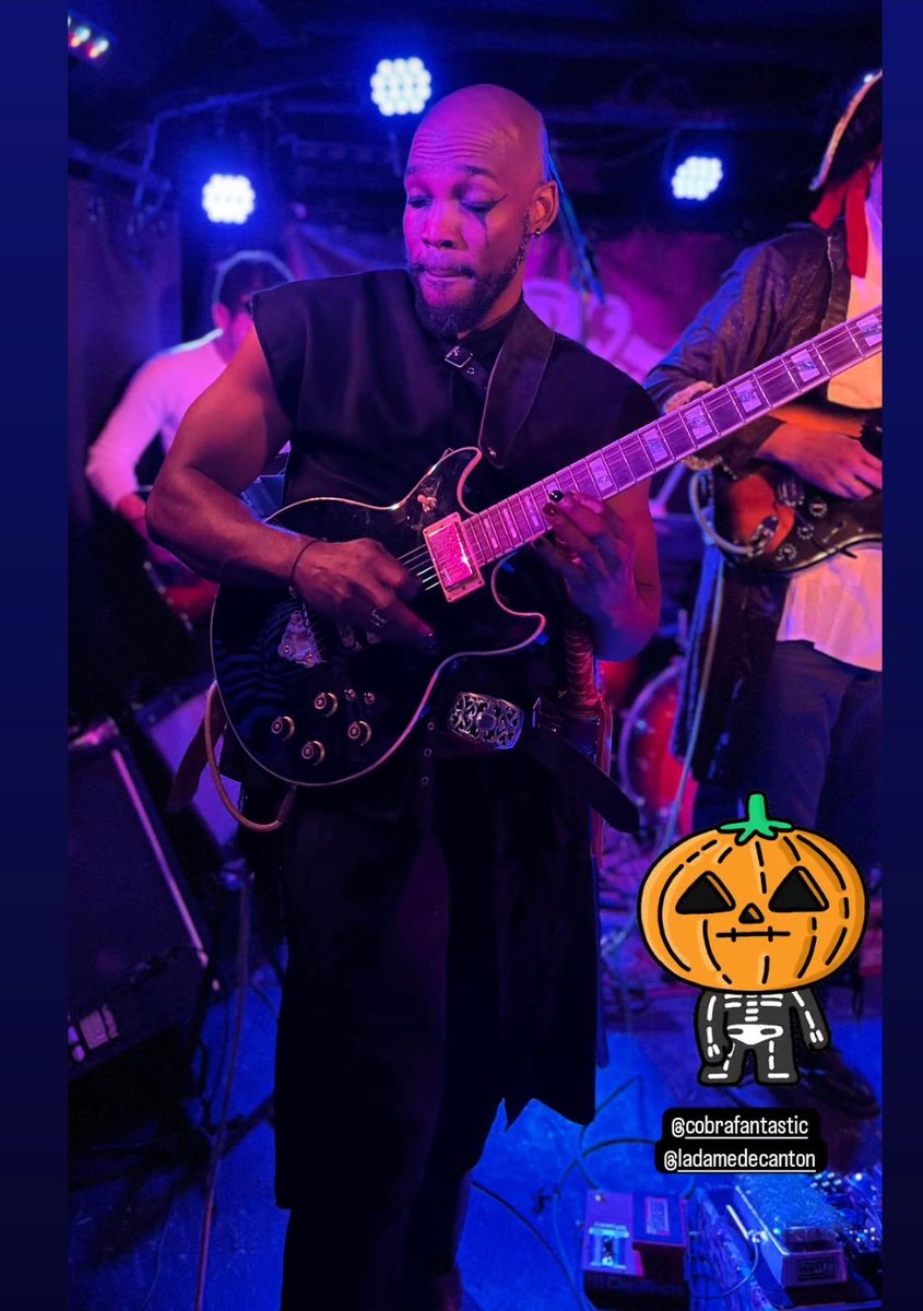 davegarlitz's tweet photo. B-B-B-OOOOOOM ! ! ! 
That was a Halloween and a half, good people of Earth! EVERYBODY slayed : the musicians (🙏🔥🤘🌋❤️), the folks at @ladamedecanton (merci merci!!) and ESPECIALLY you, all you funky Earthlings that came out to get down with us! https://t.co/MzkFOxE2ad