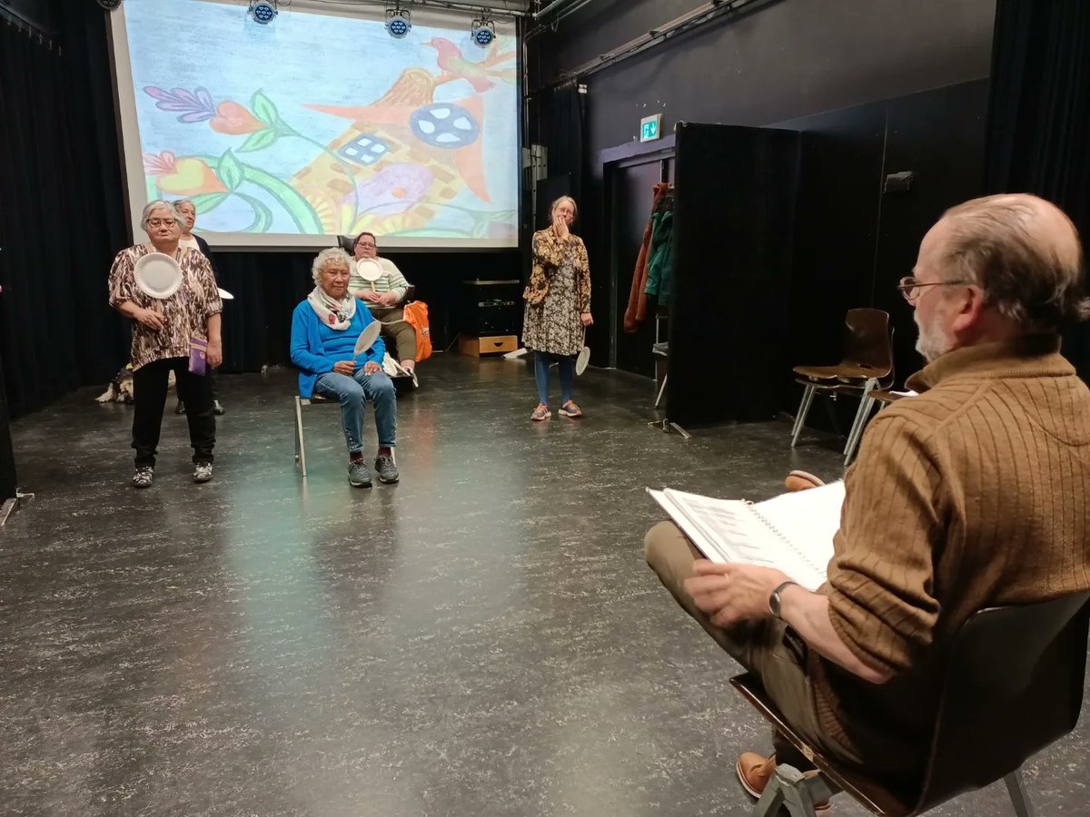 balangereis's tweet photo. Stevige repetitie van Theater Wirwar vanmorgen.
Binnenkort speelt de groep de voorstelling 'Ik pas!' drie keer, dus goed oefenen is nodig.
#Wirwar #TheaterWirwar #NAH #NietAangeborenHersenletsel #Gigant #Apeldoorn https://t.co/mMlqubhaYo